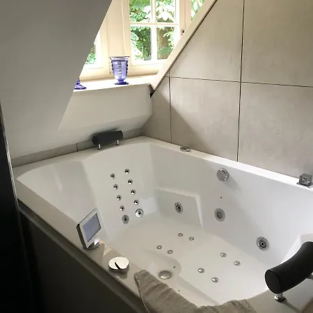 De Kip - Privé-appartement 43 M2 Met Tweepersoons Bubbelbad - Met Finse Sauna - In Westvleugel Luxe * Oss